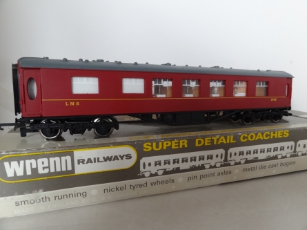 Wrenn W6011 Pullman 1st Class Coach - LMS Red